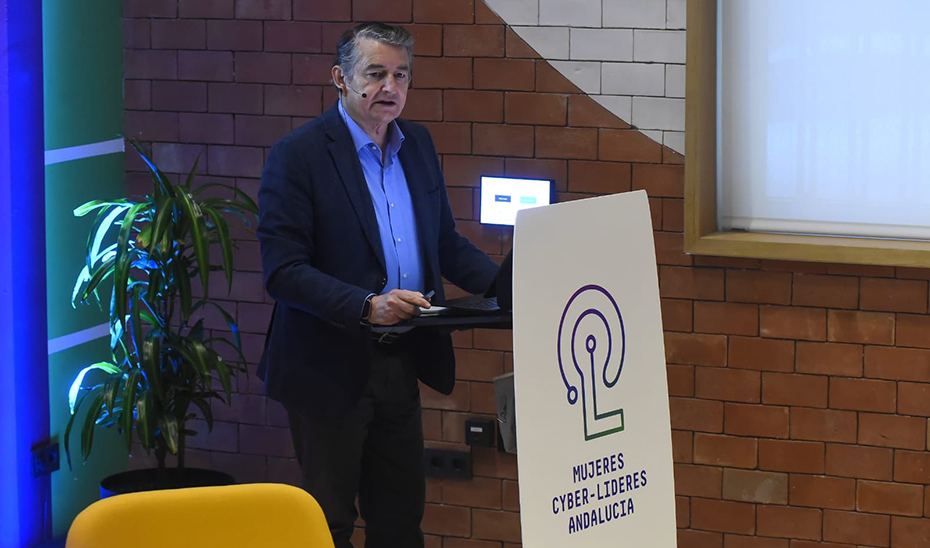 Antonio Sanz, durante su intervención en el Foro de Mujeres Cyber-líderes, en Málaga.